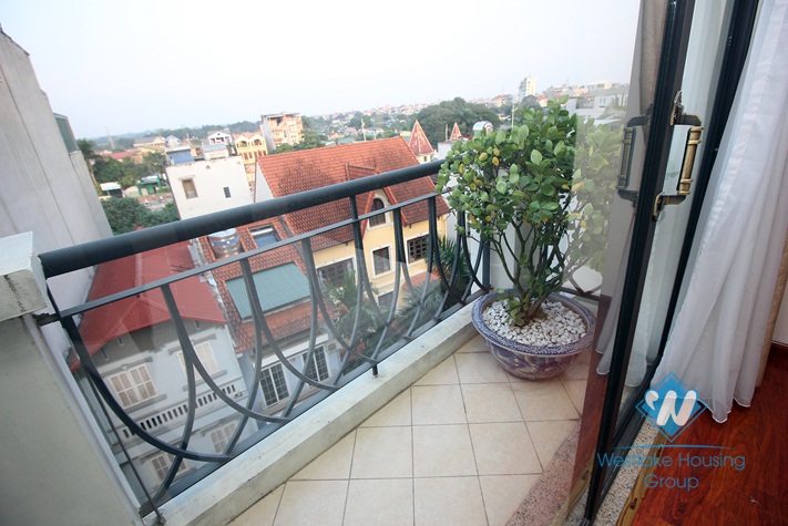 A high floor, 3 bedroom apartment for rent in central Westlake, Tay Ho